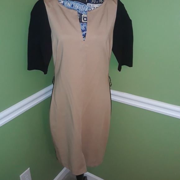 Uniquely designed Dress - Picture 2 of 7